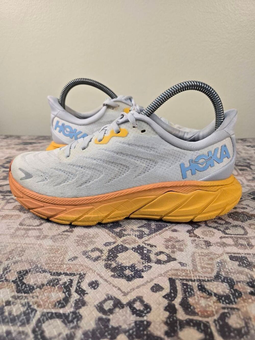 Hoka One One Arahi 6 Women's Size 7 B (Medium) Running Shoes White